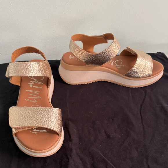Stylish Women's Gold Sandals - Picture 2 of 5